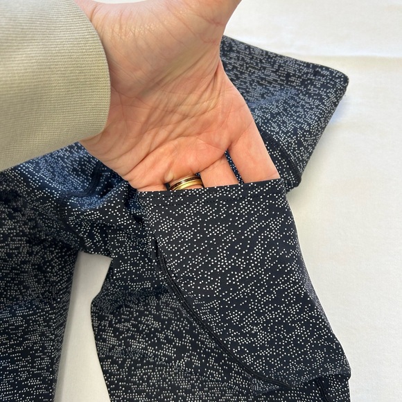 Lululemon Cropped Leggings - Size 6 - Picture 8 of 8